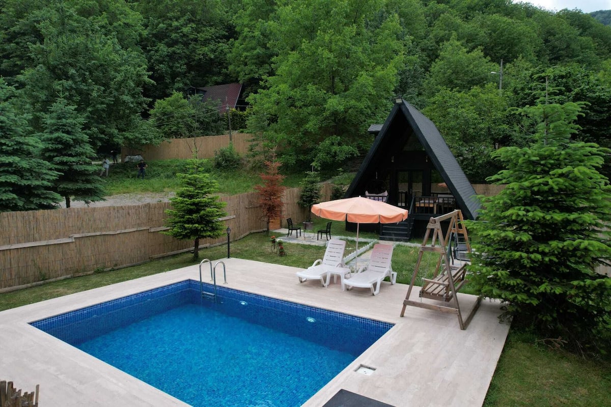 Deluxe-Bungalow, 2 Schlafzimmer, Bergblick | 2 Schlafzimmer, hochwertige Bettwaren, kostenloses WLAN, Bettwäsche