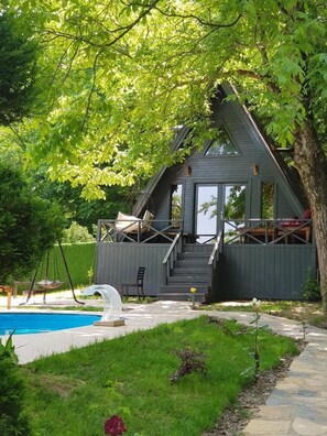 Bungalou Deluxe | 2 dormitoris, roba de llit d'alta qualitat i wifi gratuïta 