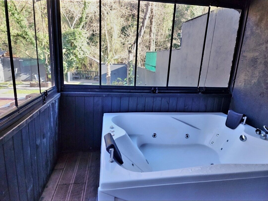 Deluxe Bungalow | Bathroom