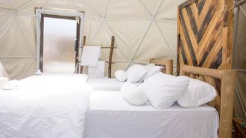 1 bedroom, bed sheets