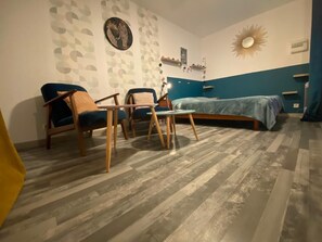 1 bedroom, iron/ironing board, internet, bed sheets - Studio nestled in an interior courtyard with independent entrance, private patio (Lunel)