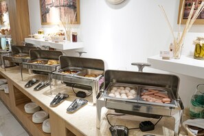 Buffet déjeuner gratuit tous les jours