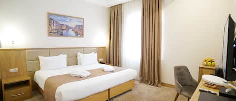 1 bedroom, minibar, desk, laptop workspace