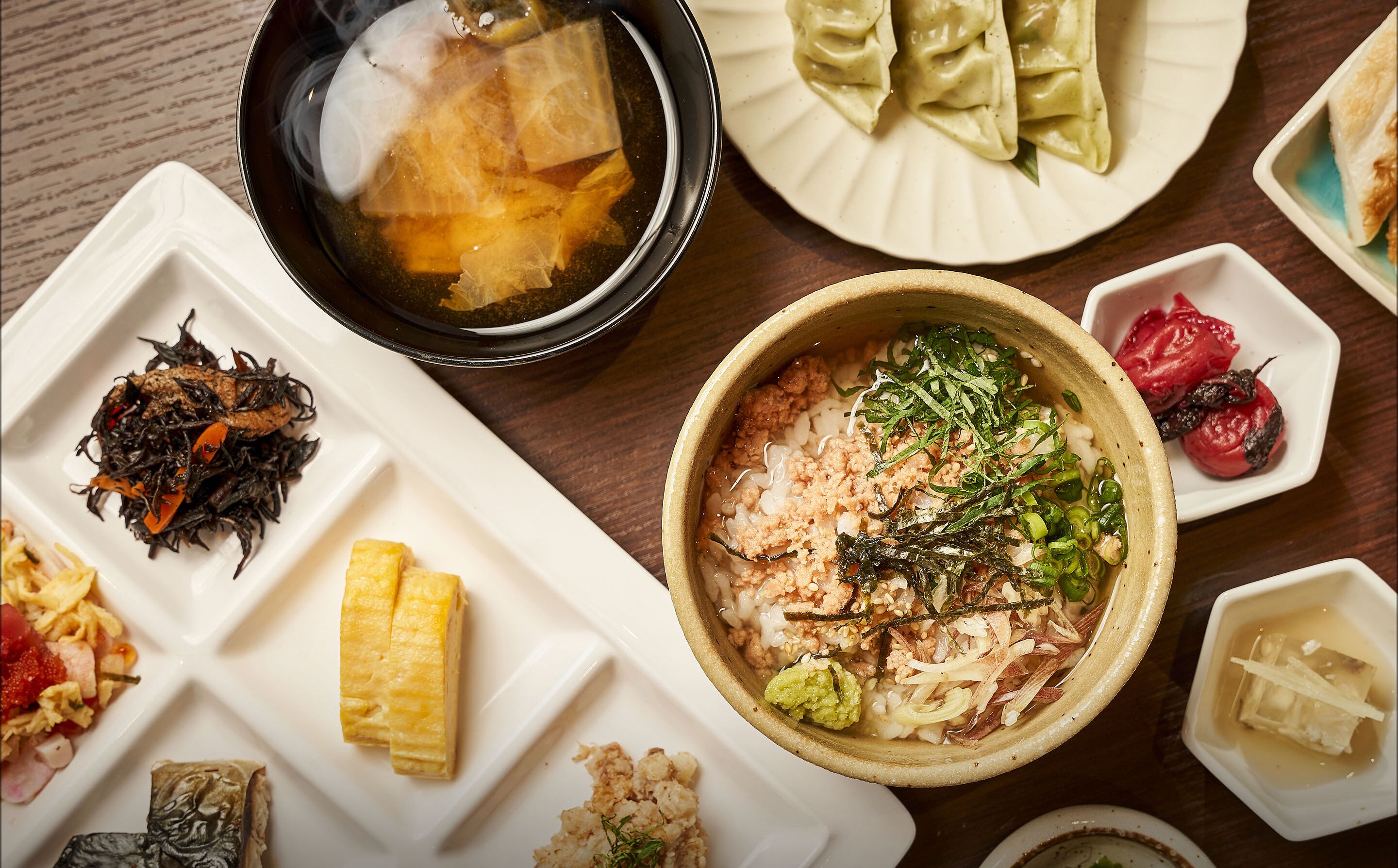 daily buffet breakfast (jpy 2200 per person)