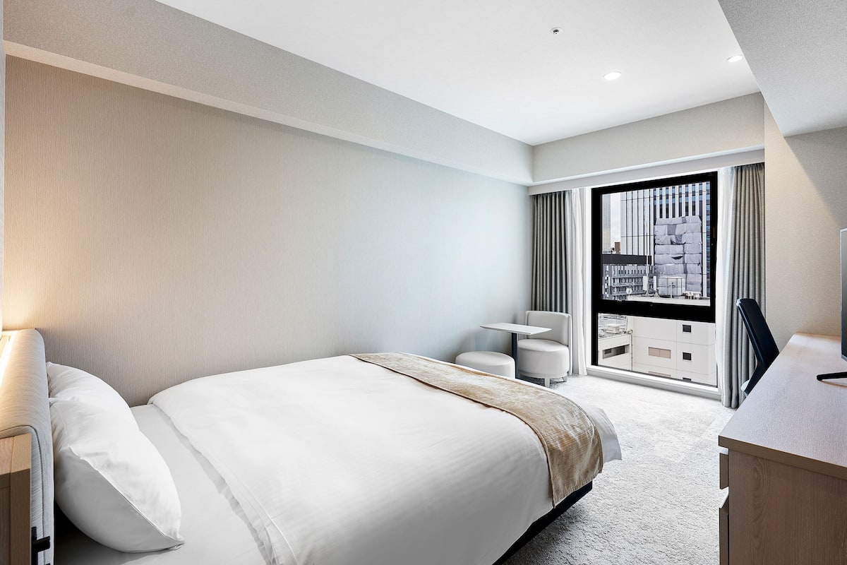 1 bedroom, down duvets, in-room safe, laptop workspace