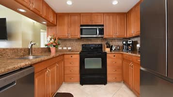 Microones, forn, placa de cuina i rentaplats