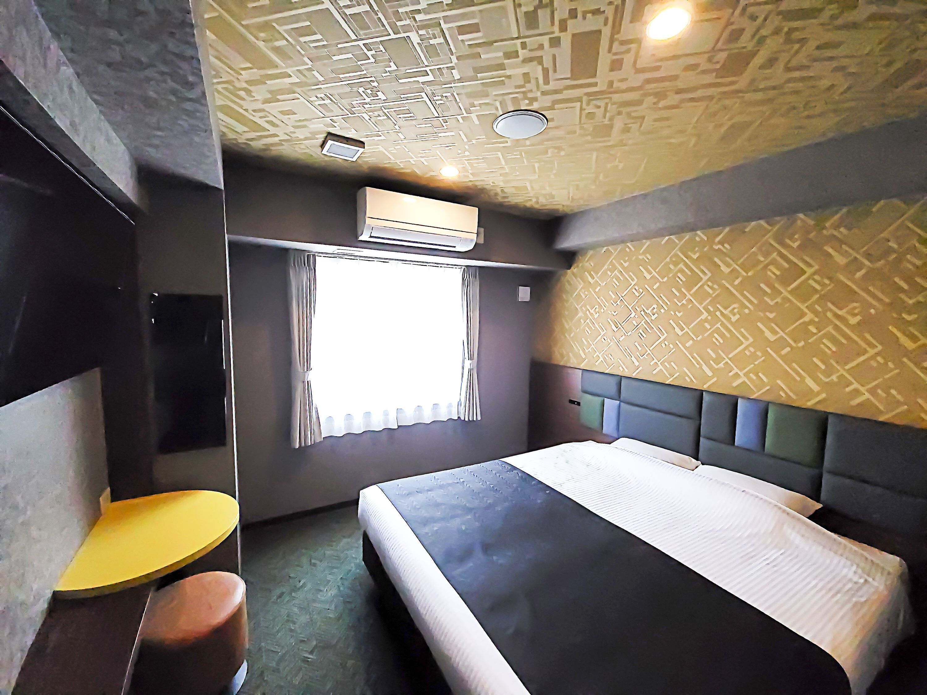Down duvets, desk, free WiFi, bed sheets