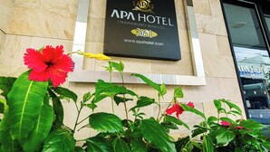 A signboard for APA Hotel with the number 361, indicating the hotel name and contact number. - APA Hotel Naha Airport Wakasa (Naha)