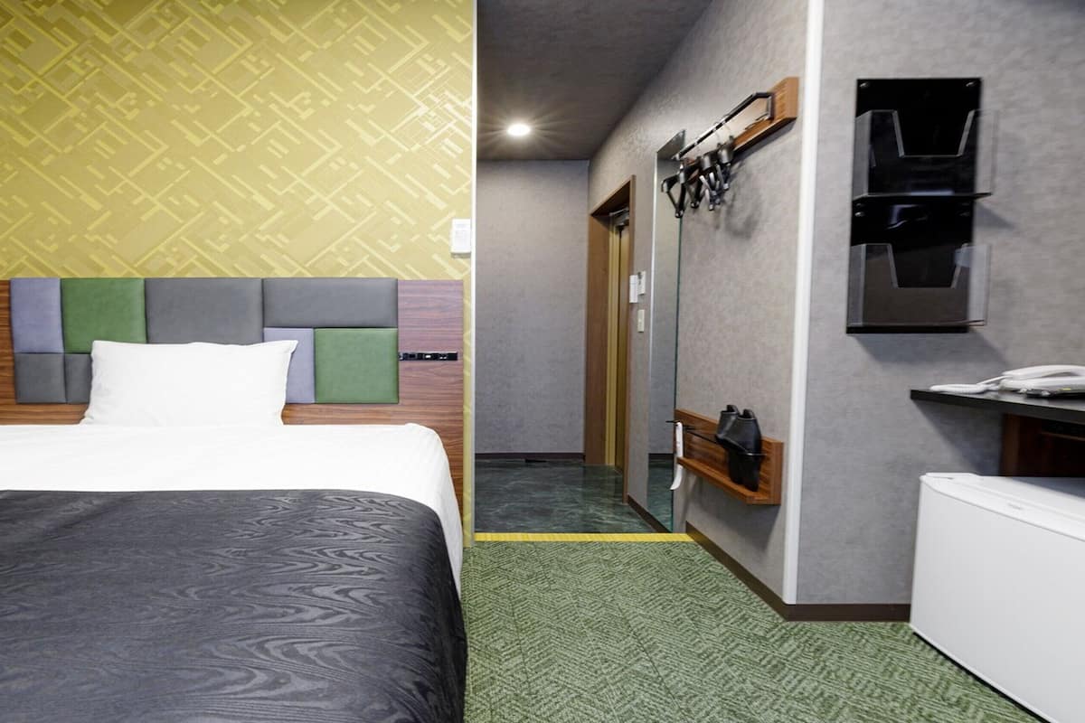 Habitación individual estándar, no fumadores | Edredones de plumas, escritorio, wifi gratis y ropa de cama