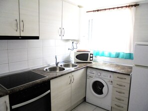 Fridge, microwave, oven, coffee/tea maker