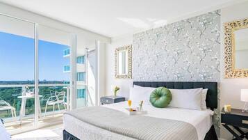 Een strijkplank/strijkijzer, reisbedje, wifi, beddengoed