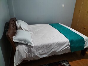 2 Schlafzimmer, Bügeleisen/Bügelbrett, kostenloses WLAN
