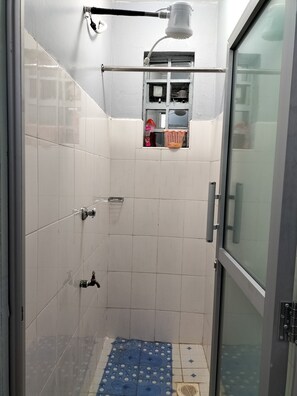 Dusche, Handtücher, Seife, Toilettenpapier