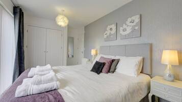 4 bedrooms, desk, iron/ironing board, travel cot