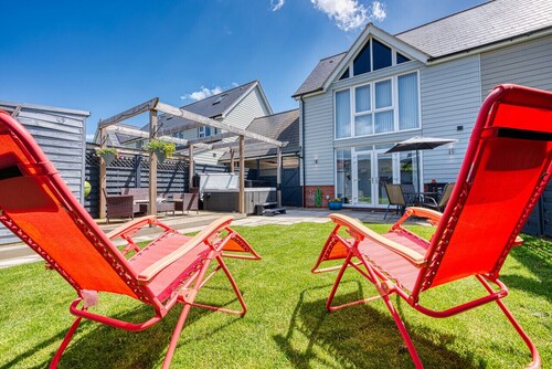 Marston Croft Cottage | Hot Tub | Sleeps 7 |Southam | Inspire Homes