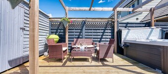 Marston Croft Cottage | Hot Tub | Sleeps 7 |Southam | Inspire Homes