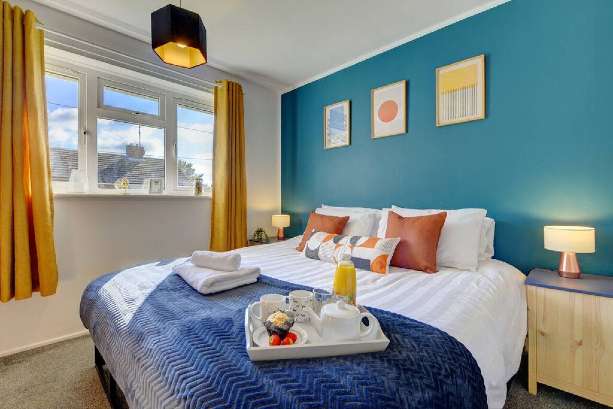 2 chambres, bureau, fer et planche à repasser, lit parapluie