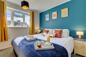 2 bedrooms, desk, iron/ironing board, travel cot