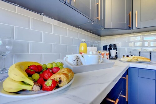 Vicarage Lane Apt | 2 bed | Sleeps 5 | Harbury near Leamington & M40 | Inspire Homes