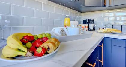 Vicarage Lane Apt | 2 bed | Sleeps 5 | Harbury near Leamington & M40 | Inspire Homes