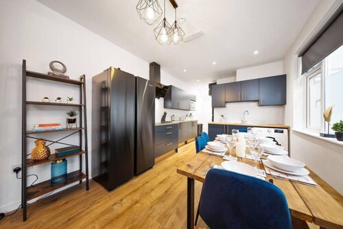 7 bed house| Sleeps 14 | ENSUITE |Free HS WIFI | TVs in rooms | CITY CENTRE | Inspire Homes
