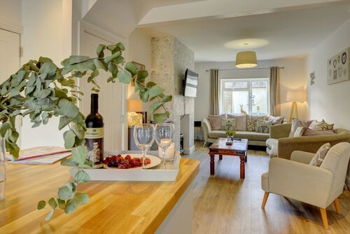 Charming Country Cottage near Cotswolds Sleeps 8 4 bathrooms Kineton Near M40 Gaydon - Inspire Homes