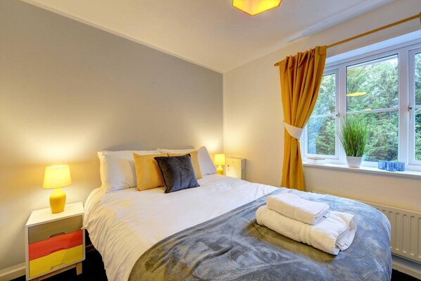 2 bedrooms, desk, iron/ironing board, travel cot