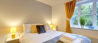 Pound House· 2 Bed House Sleeps 6 Southam Town Centre - Inspire Homes