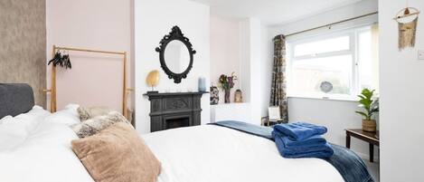 3 bedrooms, desk, iron/ironing board, travel cot