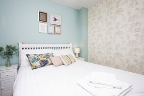 3 bedrooms, desk, iron/ironing board, travel cot