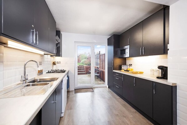 Fridge, microwave, oven, stovetop