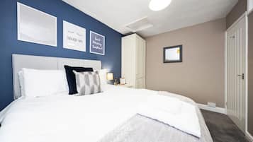 2 bedrooms, desk, iron/ironing board, travel crib