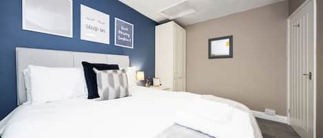 2 bedrooms, desk, iron/ironing board, travel cot