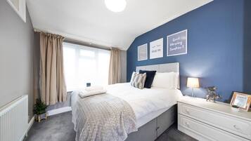 2 bedrooms, desk, iron/ironing board, travel cot