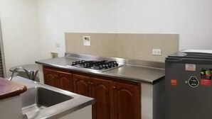 Family Apartment | Private kitchen - APARTAHOTEL MONTES (Medellín)