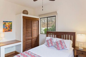 3 bedrooms, desk, free WiFi, bed sheets