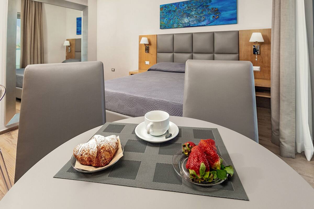 1 bedroom, Egyptian cotton sheets, premium bedding, in-room safe