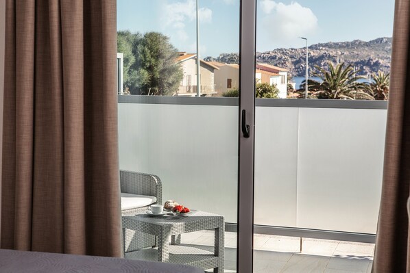 Junior Suite | 1 bedroom, Egyptian cotton sheets, premium bedding, in-room safe
