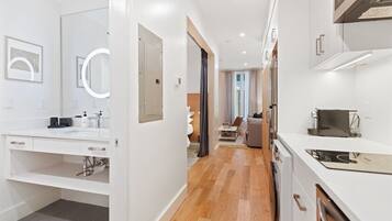 Fridge, microwave, stovetop, dishwasher