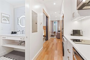 Fridge, microwave, stovetop, dishwasher