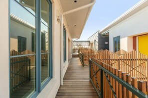 Property grounds - 1 Bedroom Suite, One block off King Street! (Charleston)