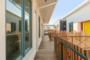 Property grounds - The Iris, Signature Suite (Charleston)