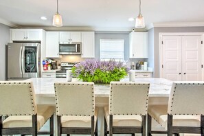 Refrigerador, microondas, parrilla de estufa y lavavajillas 