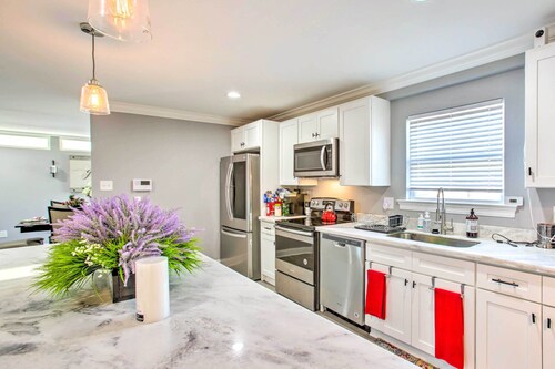 Vibrant Terrytown Home w/ Yard ~ 6 Mi to NOLA