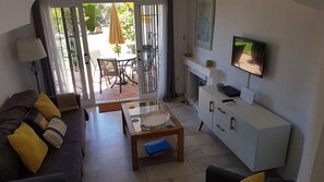 Televisión, reproductor de DVD y estéreo 