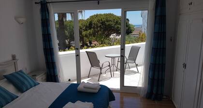 Holiday Home "Casa Los Pinos" with Sea View, Shared Pool, Balcony, A/C & Wi-Fi