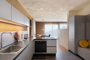 Refrigerador, horno, placa de cocina, lavavajillas