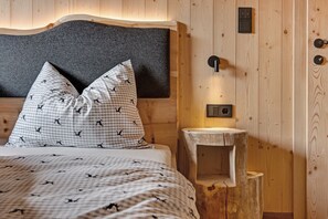 1 bedroom, iron/ironing board, free WiFi, bed sheets - Farmhouse 'Waldruhe' with Mountain View, Shared Garden and Wi-Fi (Latzfons/Klausen)