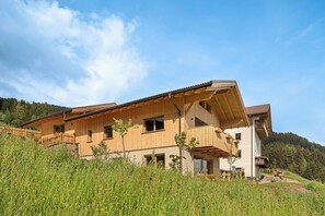 Exterior - Farmhouse 'Waldruhe' with Mountain View, Shared Garden and Wi-Fi (Latzfons/Klausen)