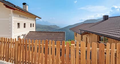 Farmhouse 'Waldruhe' with Mountain View, Shared Garden and Wi-Fi